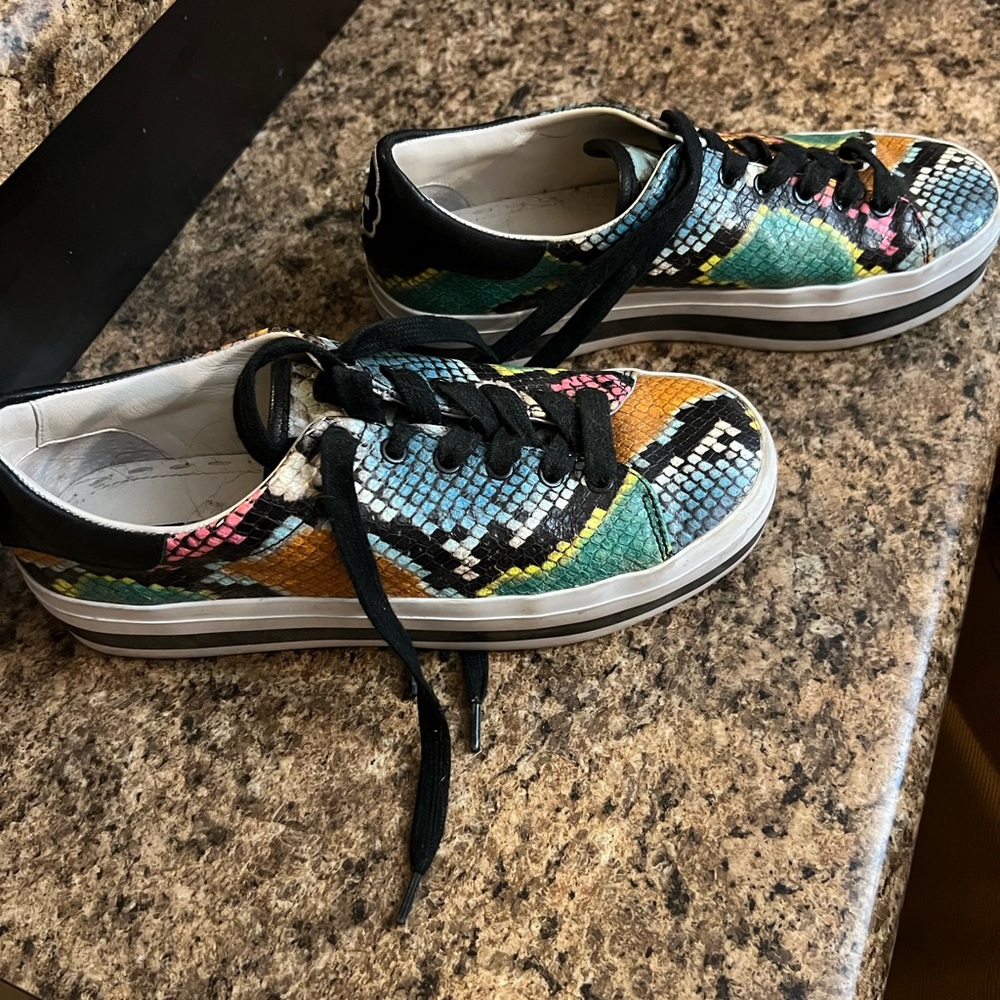 Platform sneakers